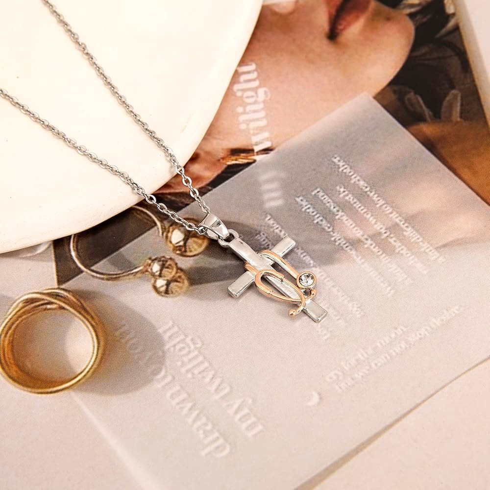 ¿Qué tipo de joyas son aceptables en el centro de atención médica?